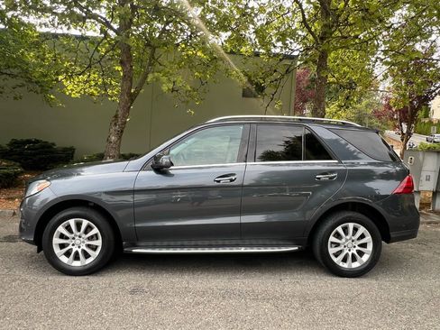 Used 2016 Mercedes-Benz GLE 300d 4MATIC image 2