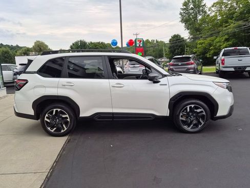 Used 2025 Subaru Forester Limited AWD/4WD image 2