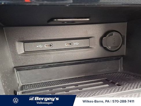 Used 2025 Volkswagen Taos SE AWD/4WD image 28