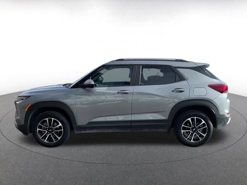 Used 2025 Chevrolet TrailBlazer LT w/ Driver Confidence Package image 9