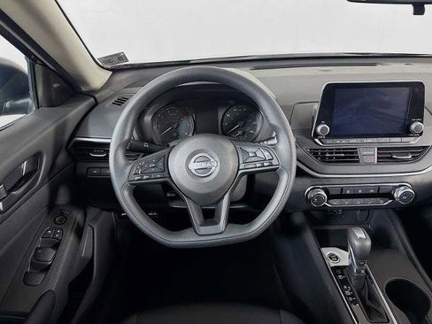 Certified 2025 Nissan Altima 2.5 S FWD image 18