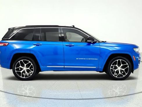 Used 2023 Jeep Grand Cherokee Summit AWD/4WD image 10