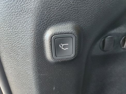 Used 2019 Jeep Cherokee Limited image 14