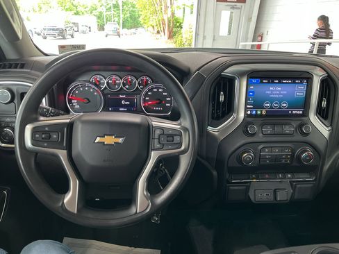 Used 2020 Chevrolet Silverado 1500 LT image 14