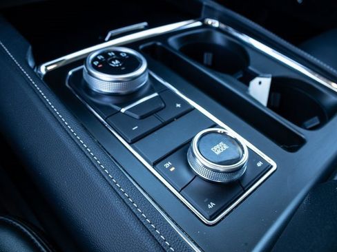 Used 2024 Ford Expedition XLT image 13