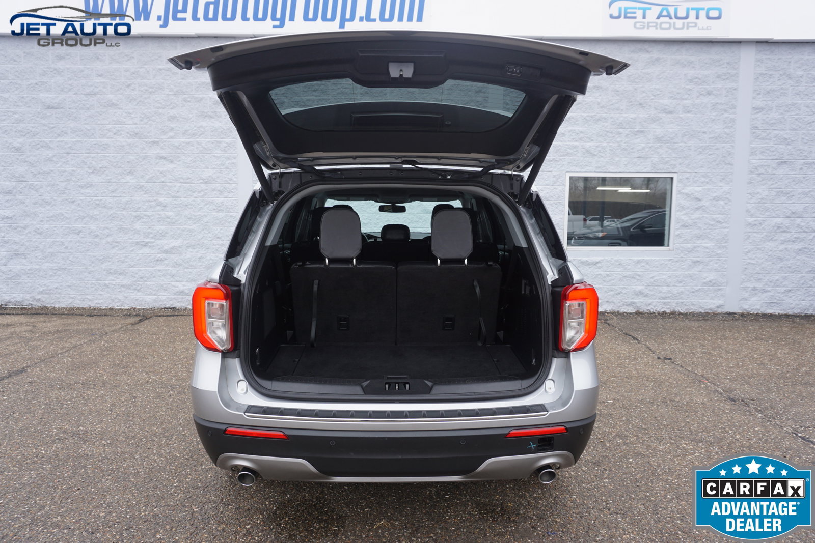 Used 2023 Ford Explorer Limited AWD/4WD image 16