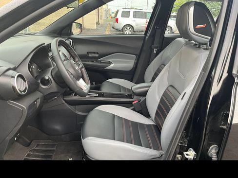 Used 2023 Nissan Kicks SR w/ SR Premium Package FWD image 2