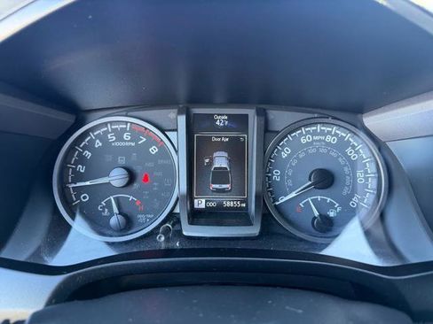 Used 2022 Toyota Tacoma TRD Off-Road w/ Technology Package image 10