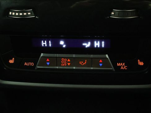 Used 2023 BMW X7 xDrive40i w/ M Sport Package AWD/4WD image 53
