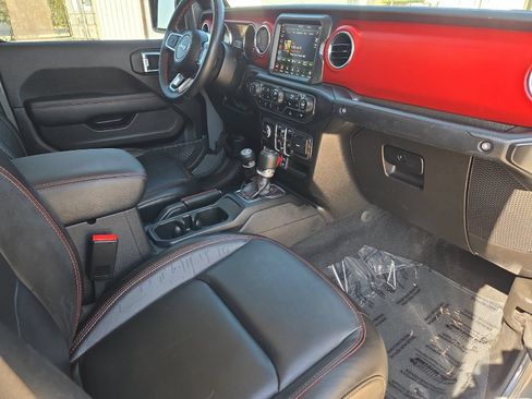 Used 2023 Jeep Gladiator Rubicon w/ Cold Weather Group AWD/4WD image 14