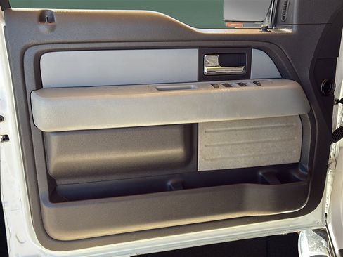 Used 2014 Ford F150 XLT w/ XLT Chrome Package image 26