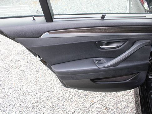 Used 2011 BMW 550i xDrive Sedan image 23