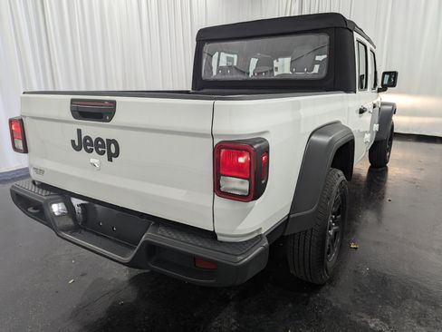 Used 2024 Jeep Gladiator Sport image 6