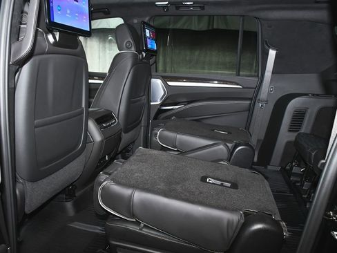 Used 2026 Cadillac Escalade ESV Platinum Sport w/ LPO, ONYX Package AWD/4WD image 57