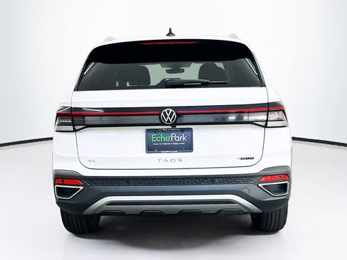 Used 2025 Volkswagen Taos SE AWD/4WD image 7