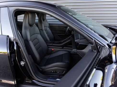 Certified 2026 Porsche Taycan RWD image 33