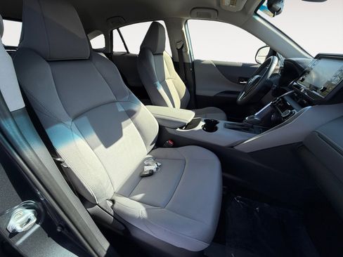 Used 2022 Toyota Venza image 19