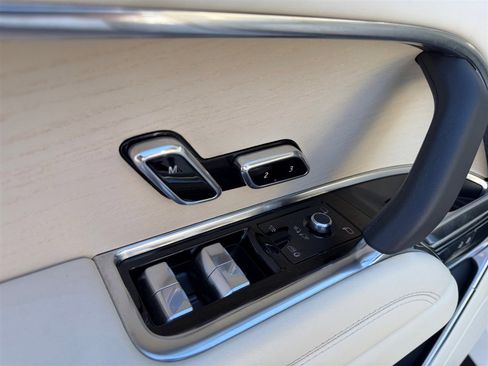 Used 2023 Land Rover Range Rover SE image 13