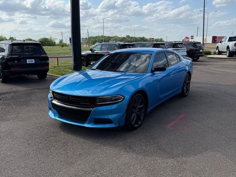 Used 2023 Dodge Charger SXT w/ Blacktop Package RWD image 2