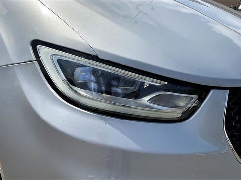 Used 2024 Chrysler Pacifica Limited FWD image 30