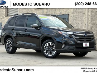 Used 2025 Subaru Forester Premium w/ Convenience Package #1