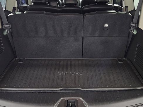 Used 2021 Nissan Armada SV w/ SV Appearance Package image 33