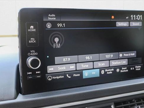 New 2025 Honda Pilot Touring image 18