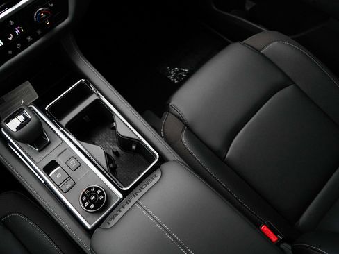 New 2025 Nissan Pathfinder SL image 26