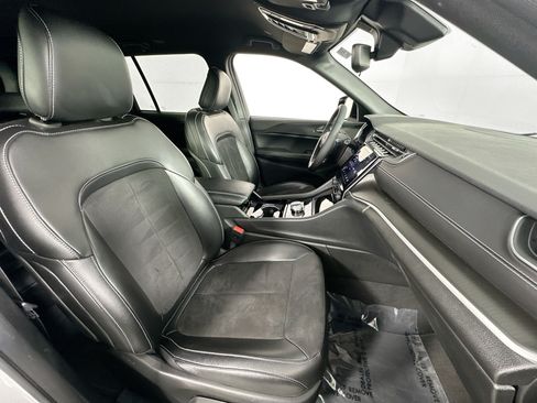 Used 2023 Jeep Grand Cherokee Altitude AWD/4WD image 26