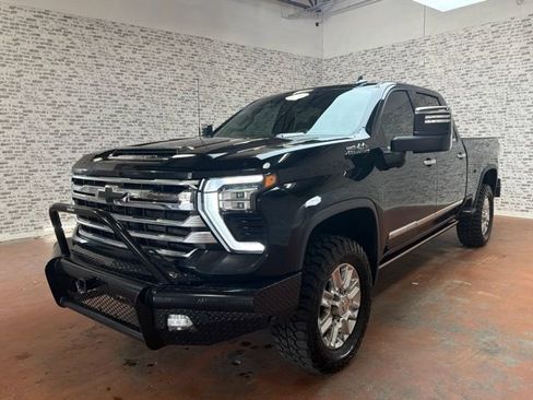 Used 2024 Chevrolet Silverado 2500 High Country w/ Technology Package AWD/4WD image 3