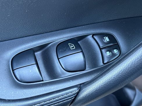 Used 2021 Nissan Rogue Sport S FWD image 14