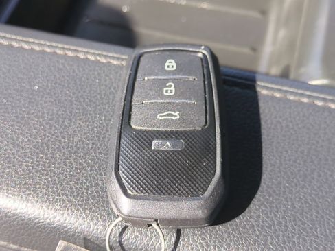 Used 2022 Toyota Tundra SR5 w/ SR5 Convenience Package image 32