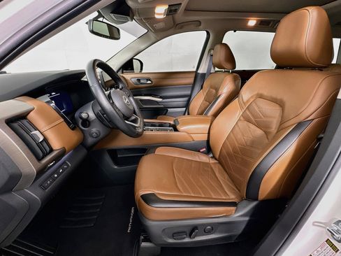 Used 2022 Nissan Pathfinder Platinum w/ Cargo Package FWD image 13
