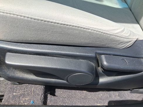 Used 2010 Hyundai Elantra GLS FWD image 18