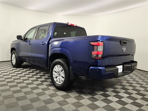 Used 2022 Nissan Frontier SV image 3