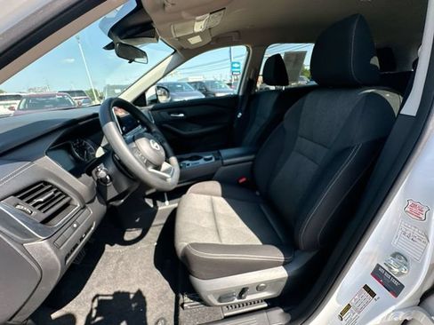 Used 2024 Nissan Rogue SV AWD/4WD image 21