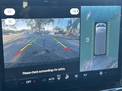 Used 2023 Ford Transit 350 XLT image 22