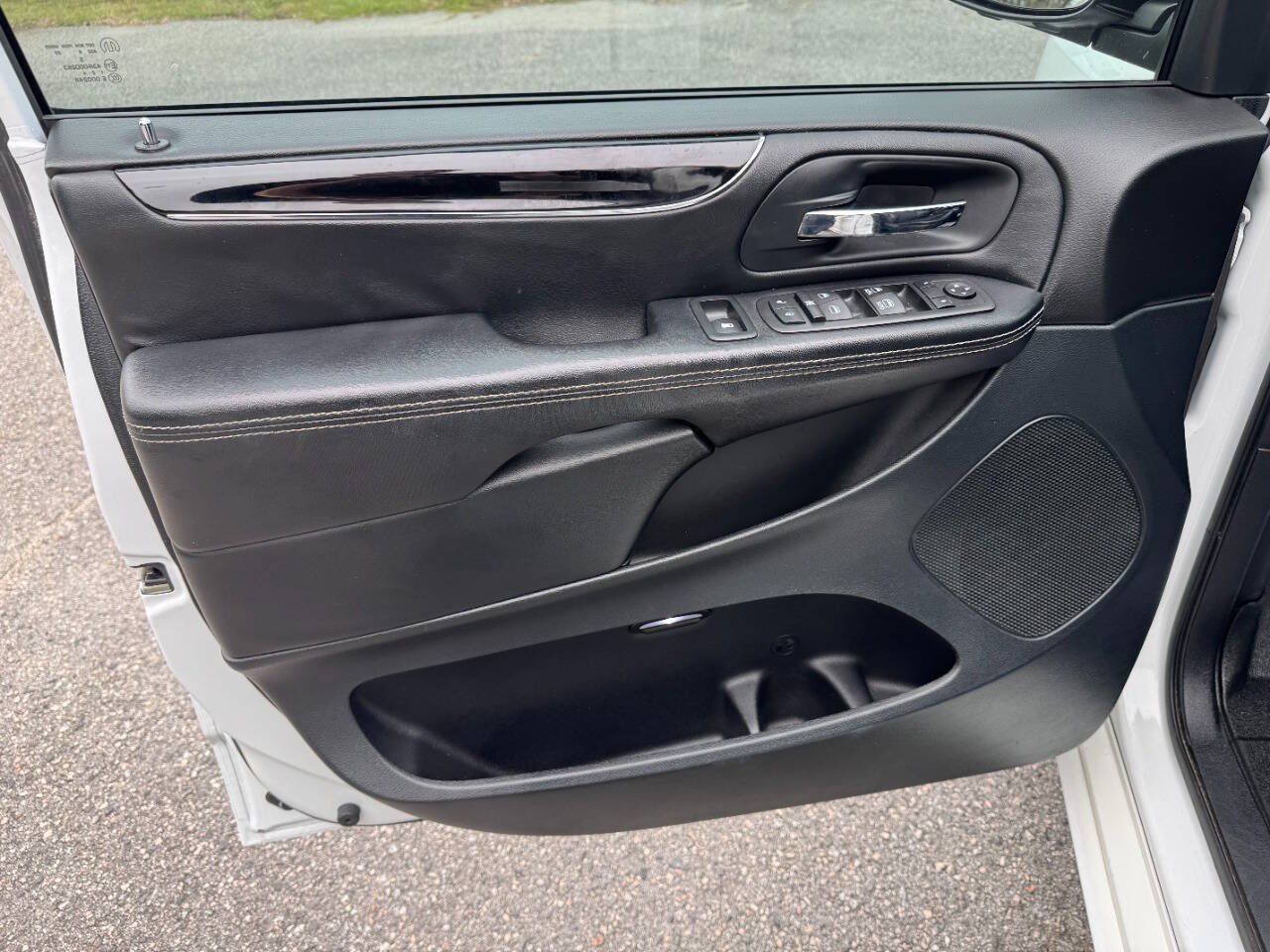 Used 2019 Dodge Grand Caravan SXT w/ Driver Convenience Group FWD image 39