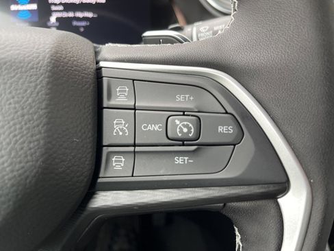 New 2025 Jeep Grand Cherokee L Altitude image 30