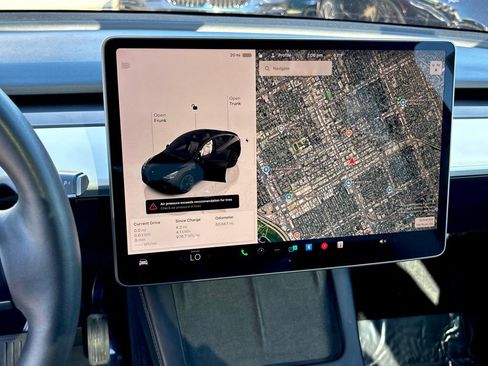 Used 2022 Tesla Model Y Long Range image 18