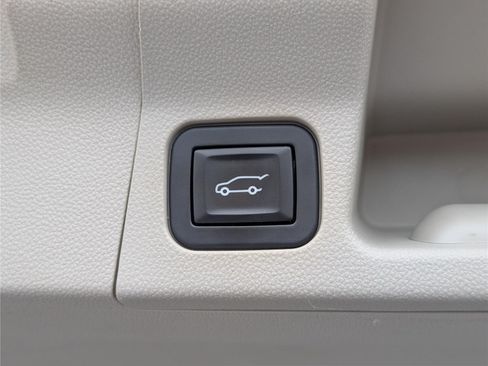 Used 2018 GMC Acadia Denali w/ Technology Package AWD/4WD image 14