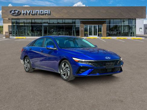 Certified 2025 Hyundai Elantra Limited FWD image 11
