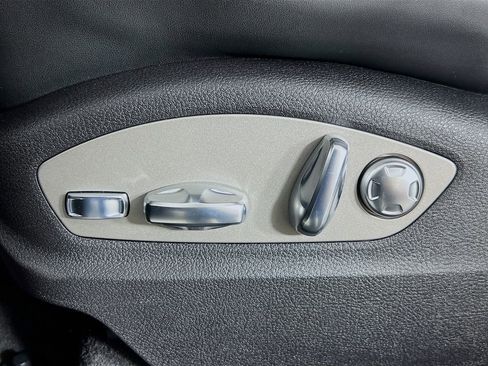 New 2026 Porsche Macan Base image 22