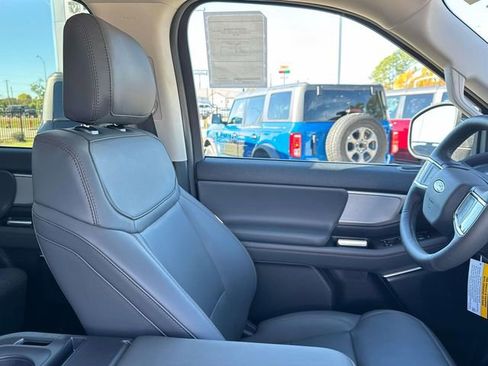 New 2025 Ford Expedition Active image 13