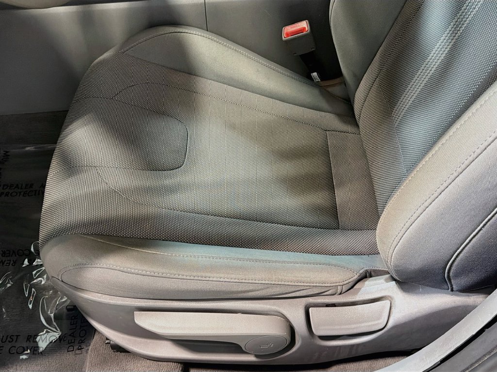 Used 2021 Hyundai Elantra SE FWD image 19