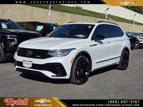 Used 2023 Volkswagen Tiguan SE R-Line image 1