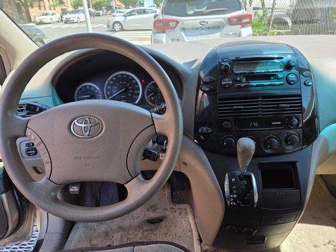 Used 2004 Toyota Sienna LE FWD image 7