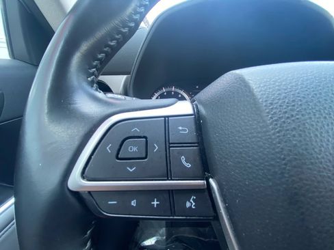 Used 2023 Toyota Highlander LE AWD/4WD image 13