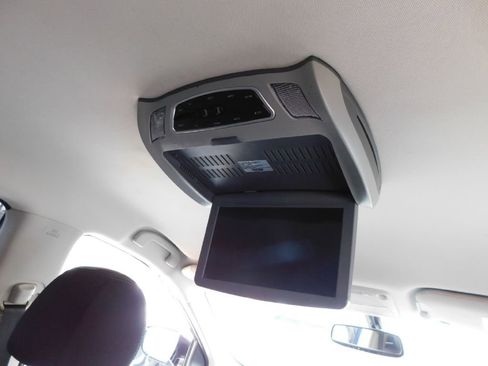 Used 2017 Nissan Pathfinder SV image 17