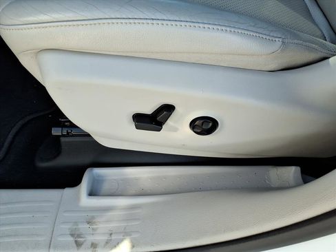 Used 2018 Chrysler Pacifica Touring-L image 15